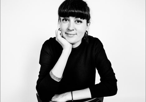Photo de Solène Nicolas, en noir et blanc.
